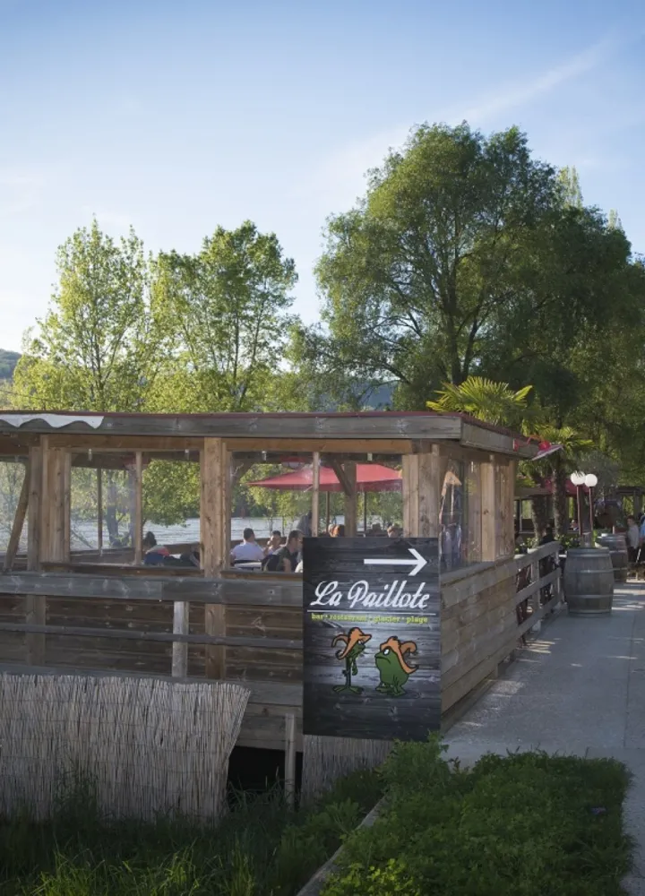 Guinguette au bord de la Saône