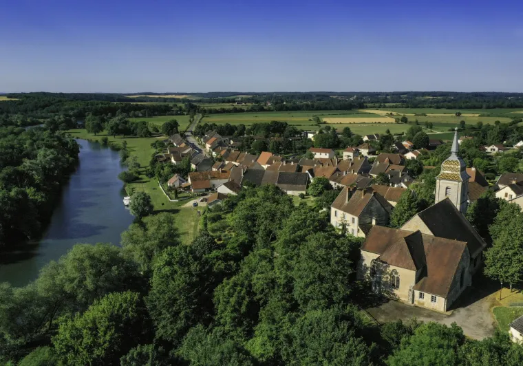 La Saône et la petite cité de caractère de Ray-sur-Saône