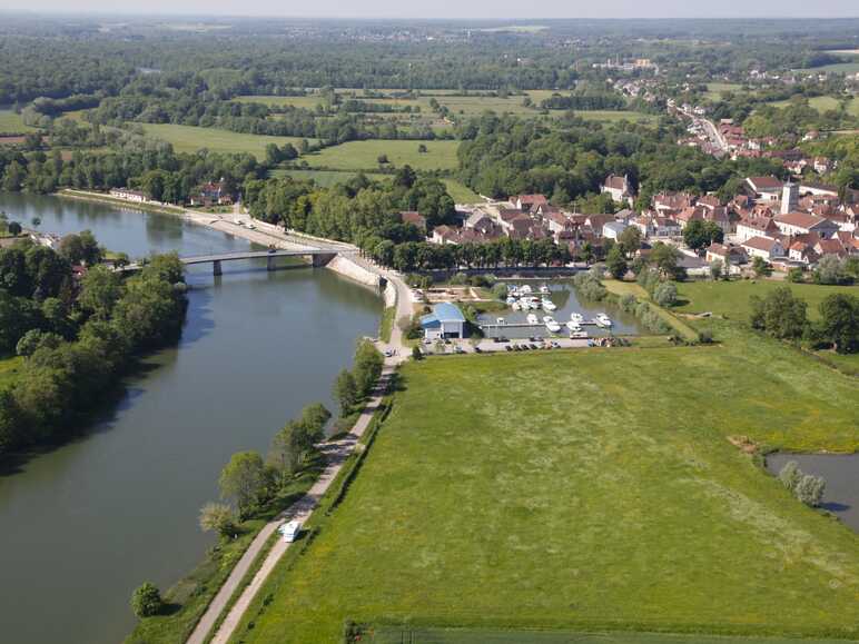 Pontailler-sur-Saône une île au coeur de la Saône